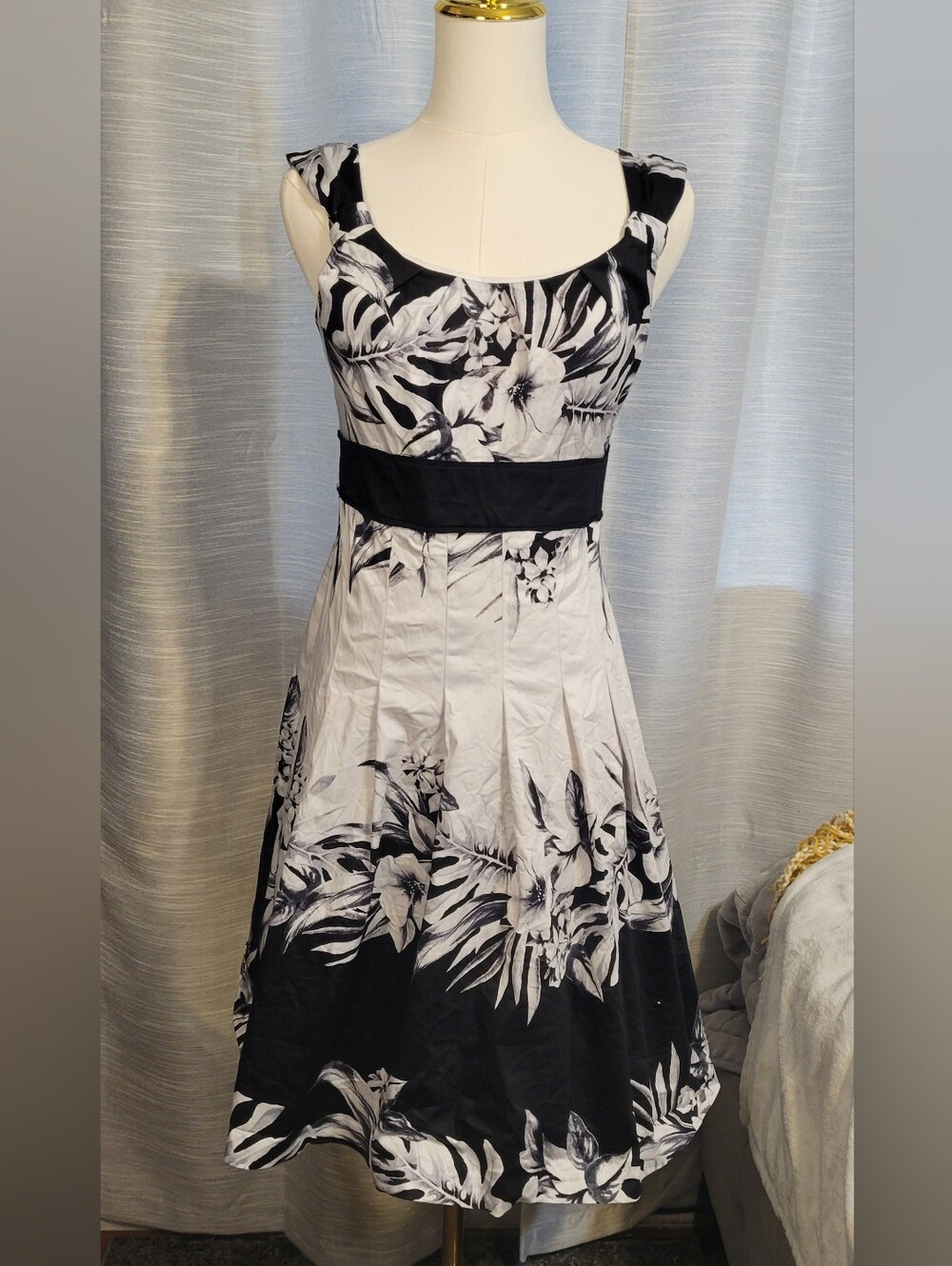 White House Black Market Black & White Floral Midi Dress